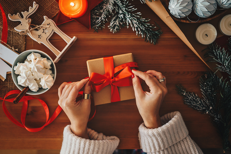 6 Gifts For Girlfriend To Make Her Gleam With Happiness - West Island Blog