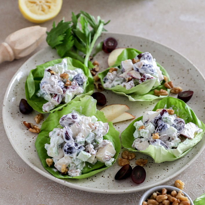 A timeless classic with a serious crunch. 🍏🍇 Crispy apples, juicy grapes, and toasted nuts tossed in a light, creamy dressing—this Creamy Waldorf Salad brings retro comfort to your modern table!⁠
⁠
👉 Tap the link in our bio for the full recipe! 🔗⁠
⁠
📸: @jessiskitchen⁠