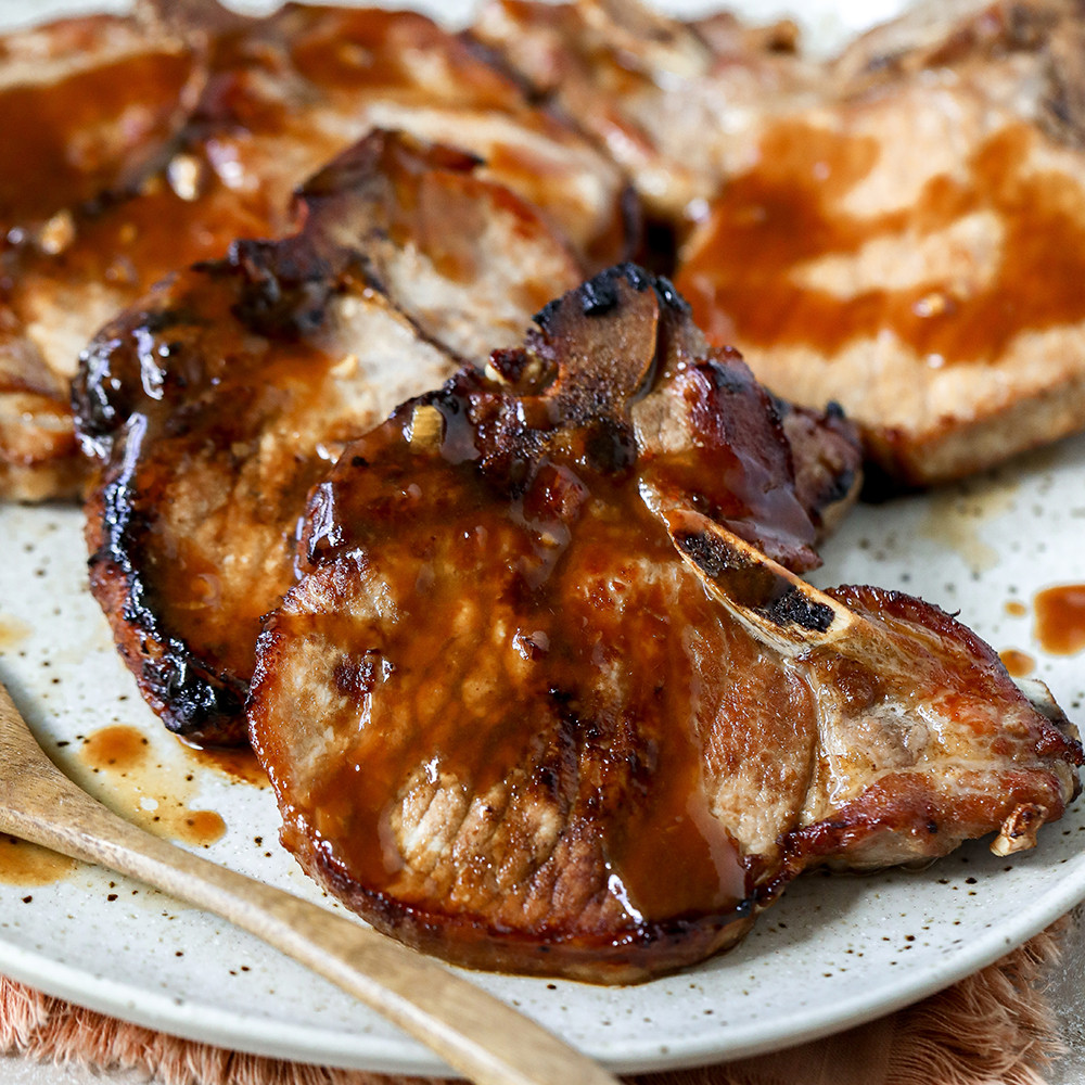 Honey-Glazed Pork Chops 🍯🧄🥩⁠
⁠
Sweet, savory and packed with flavor! These juicy pork chops are marinated in honey, soy sauce, garlic and fresh ginger, then seared and roasted to perfection. This easy dish brings total restaurant-quality vibes right to your dinner table.⁠
⁠
Get the full recipe at the link in our bio!⁠
⁠
📸: @jessiskitchen