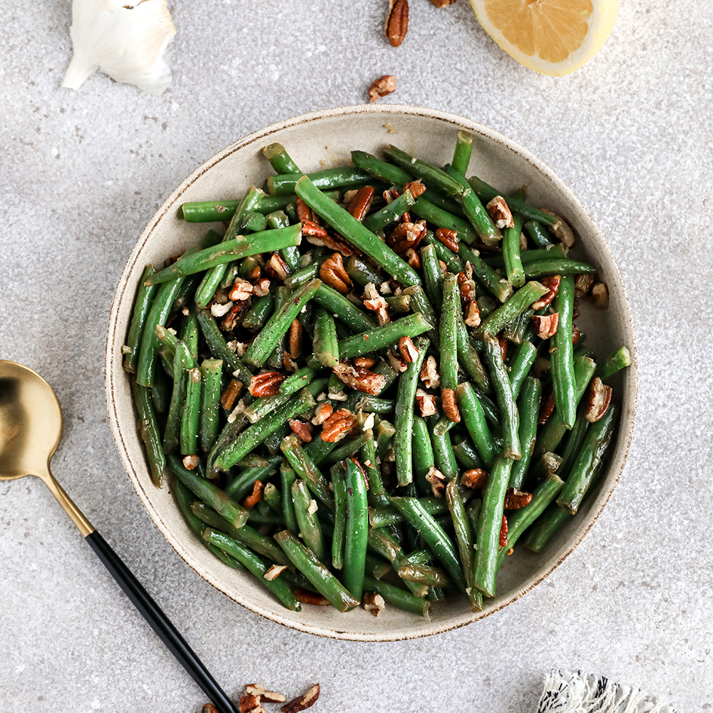 Sauteed Green Beans with Garlic and Pecans