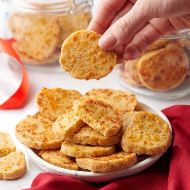 Spicy Mustard Cheddar Cheese Straw Crackers